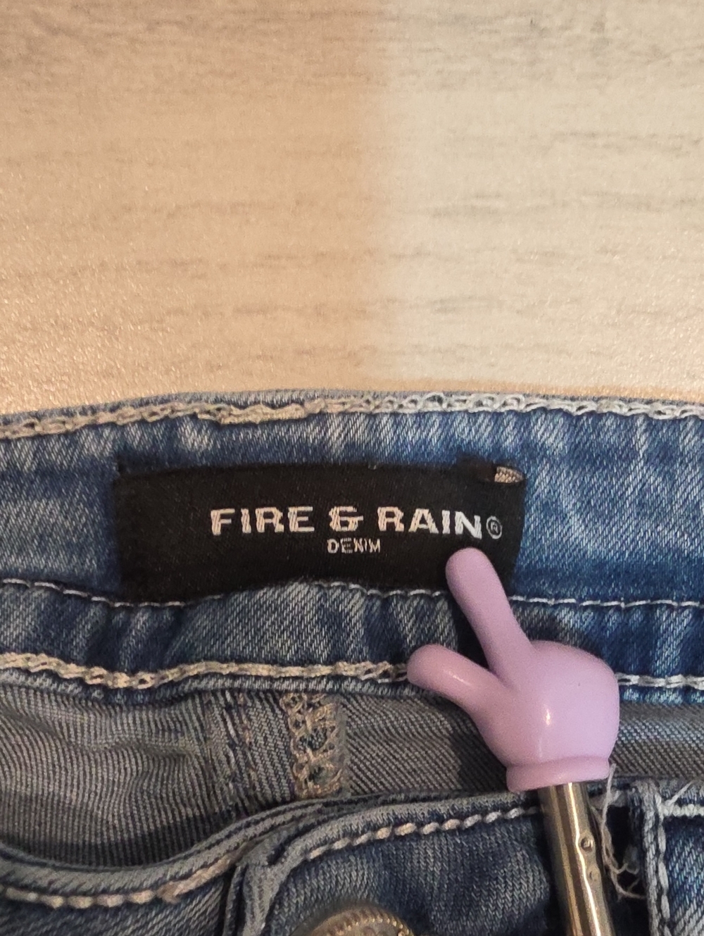 Fire & Rain Jeans Junior's Size 11 Bootleg Light Wash Stretch - Picture 2 of 10